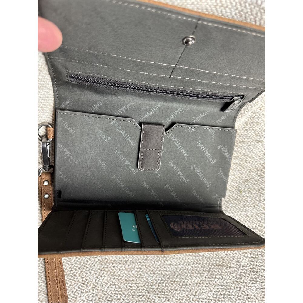 Trinity Ranch Aztec Collection Wallet Brown Western Accent Stitching RFID NWT - Picture 4 of 8